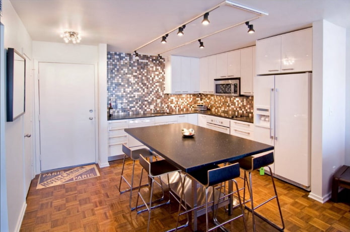 spots in room design spots in room design