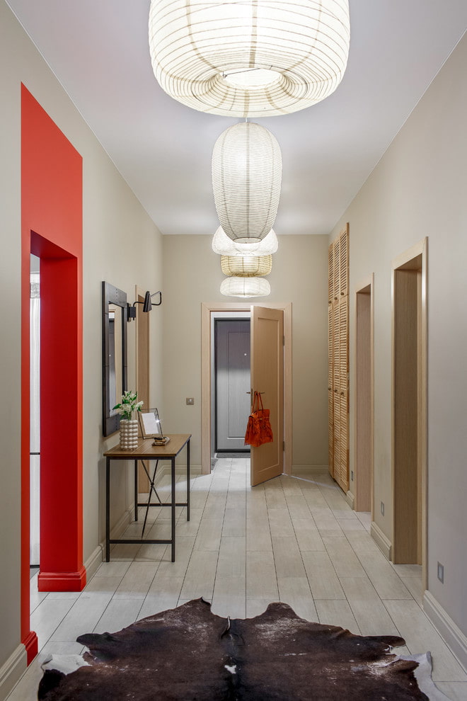 main lighting in the interior of the corridor