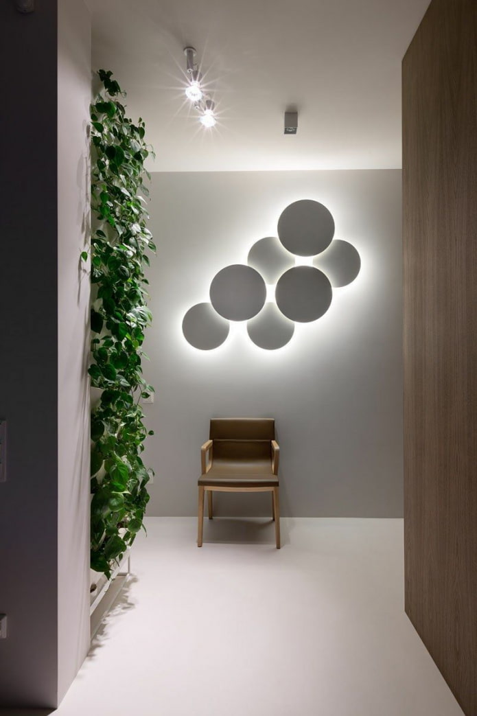 decorative lighting in the interior of the corridor