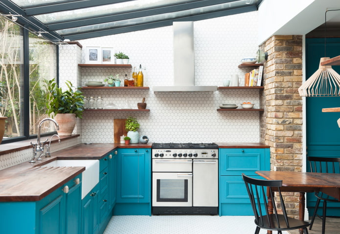 apron in the interior of the kitchen of turquoise color