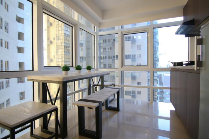 arrangement of kitchen areas on the loggia