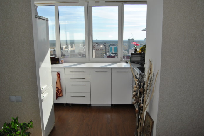 arrangement of kitchen areas on the loggia