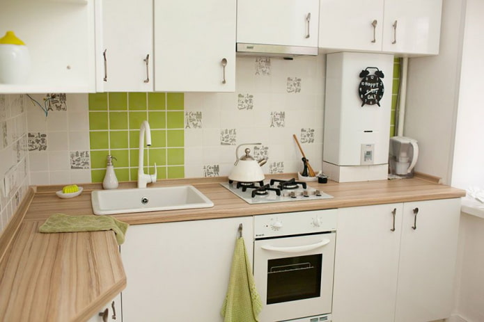 kitchen with an area of 5 sq m with a gas water heater kitchen with an area of 5 sq m with a gas water heater