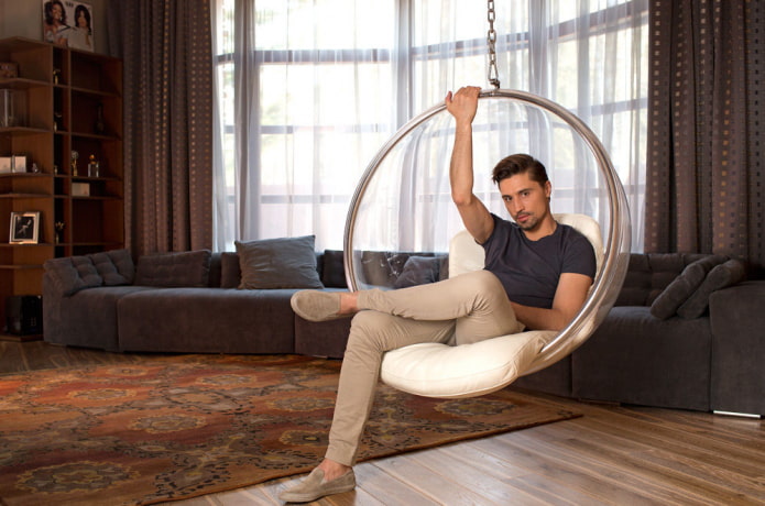 Dima Bilan in the rest room