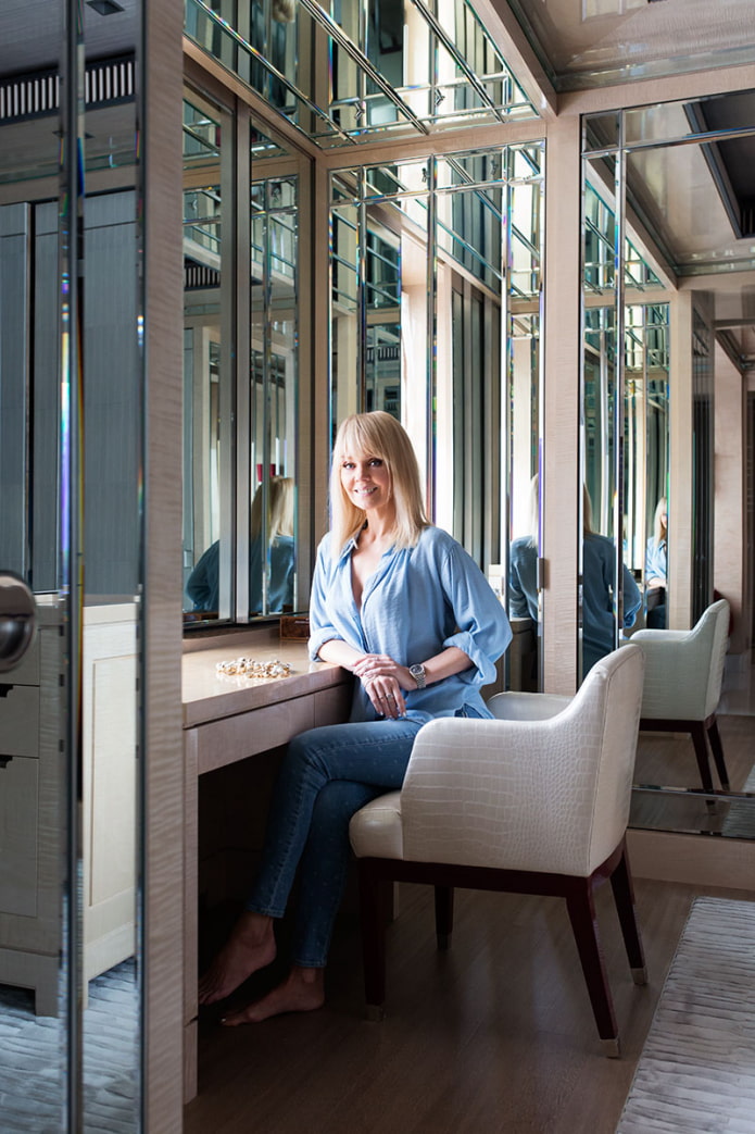 Valeria in the dressing room