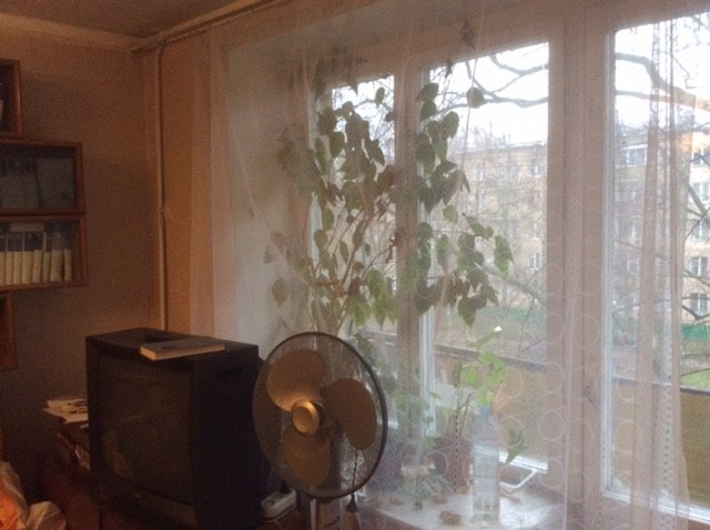 Bedroom before renovation