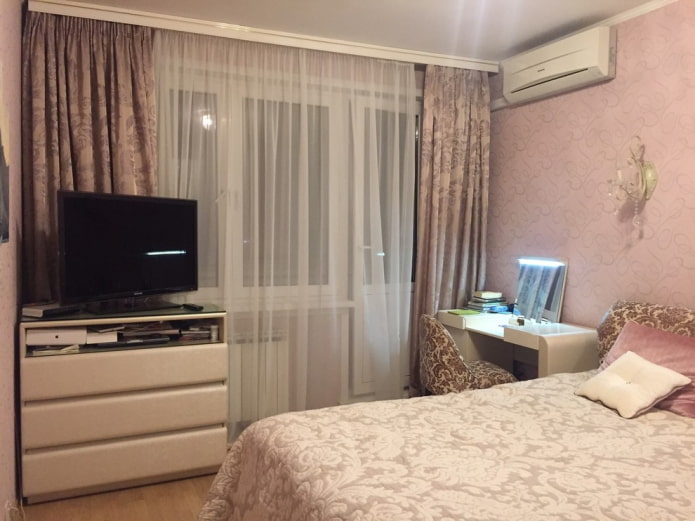 Bedroom before renovation Bedroom before renovation