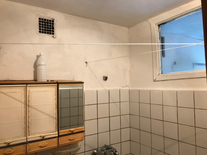 Bathroom before renovation