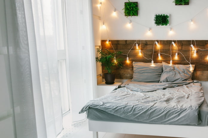 Garlands at the head