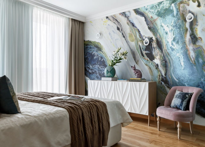 narrow chest of drawers in the bedroom