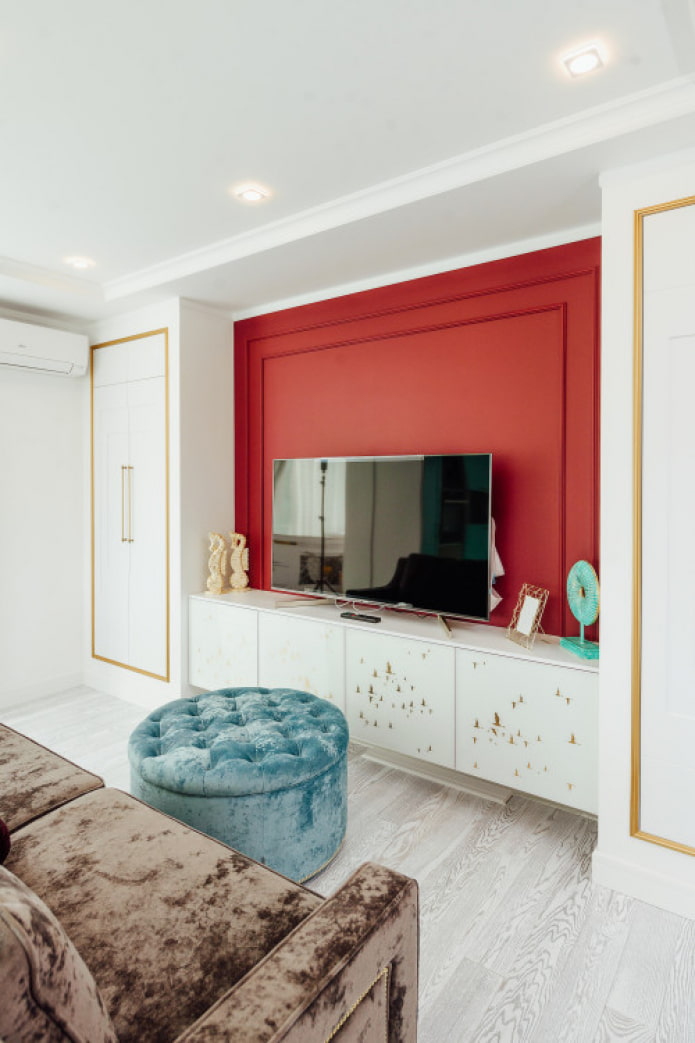 bright wall behind the TV bright wall behind the TV