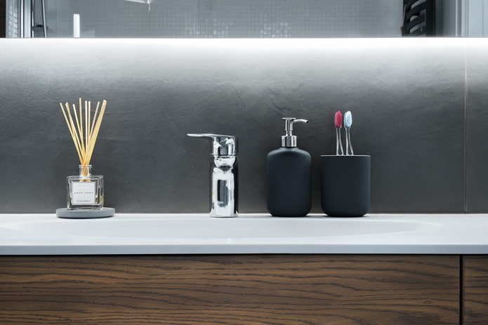 Same accessories Same accessories