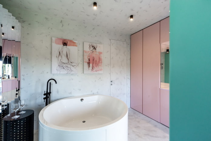 Paintings in the bathroom Paintings in the bathroom