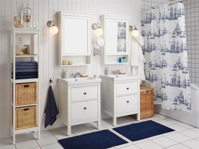 bathroom with two sinks