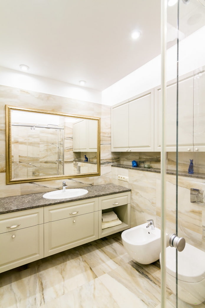 large mirror above the washbasin