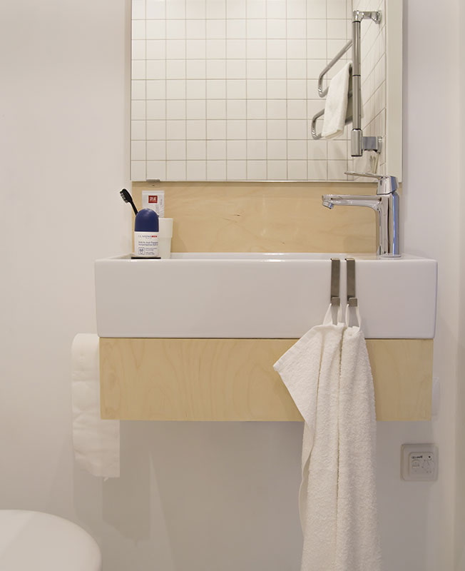 Hanging pedestal Hanging pedestal