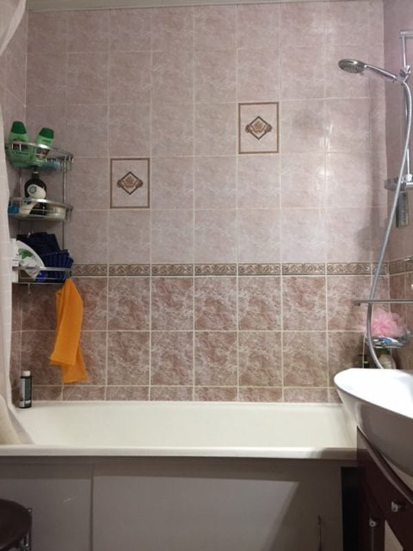 Bathroom before renovation Bathroom before renovation