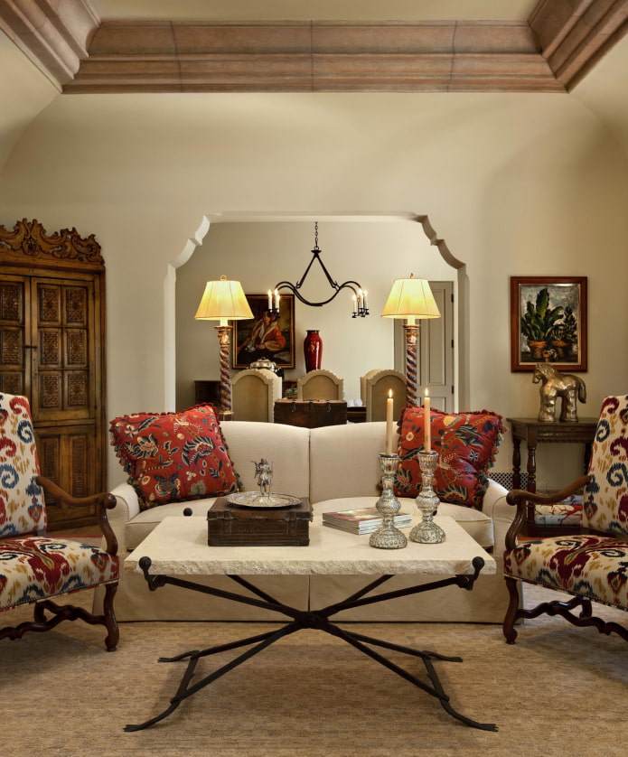 curly arch in the apartment