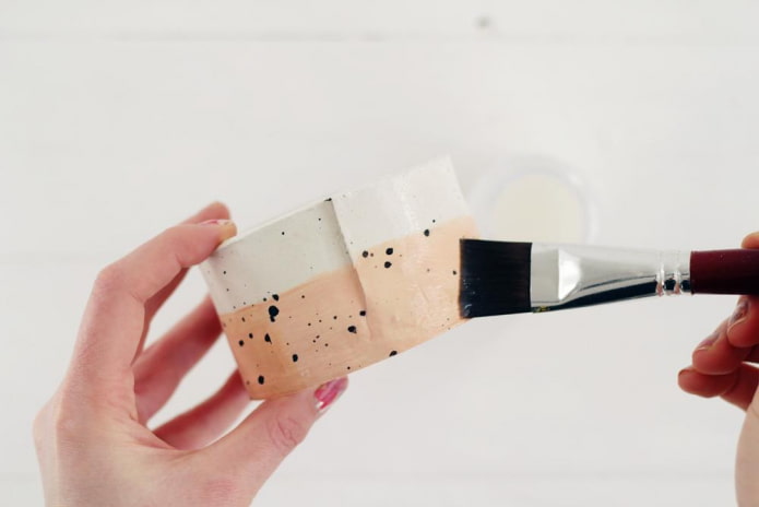 We cover with varnish