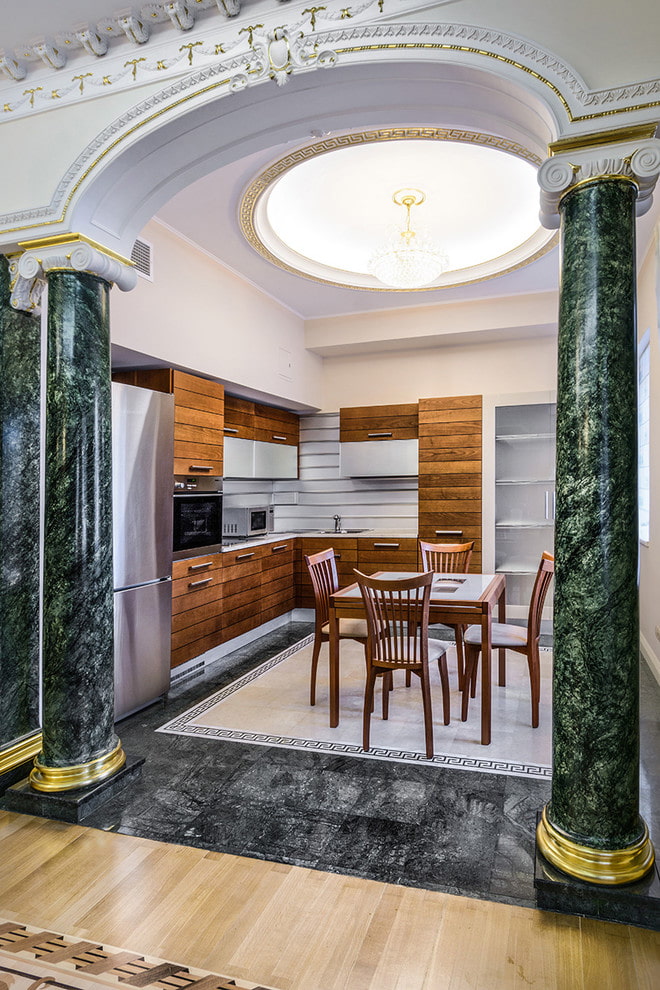 2 columns in the interior 2 columns in the interior