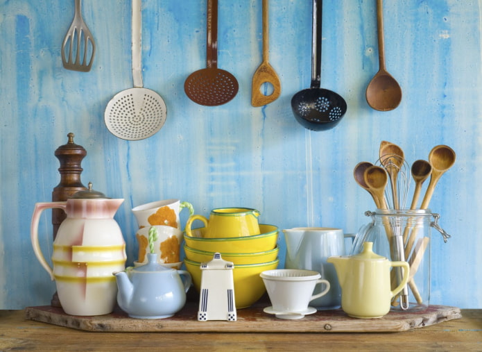 Miscellaneous items on the countertop Miscellaneous items on the countertop