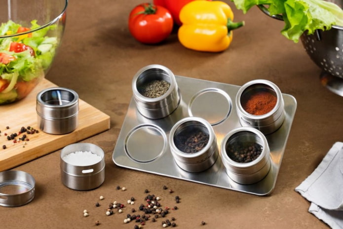 Cans with magnetic board Cans with magnetic board