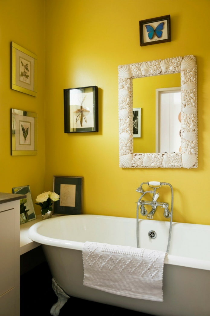Yellow walls in the bathroom Yellow walls in the bathroom