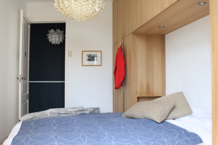 Niche of lockers above the bed