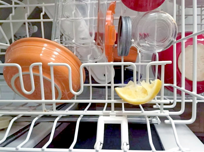 Lemon in the dishwasher Lemon in the dishwasher