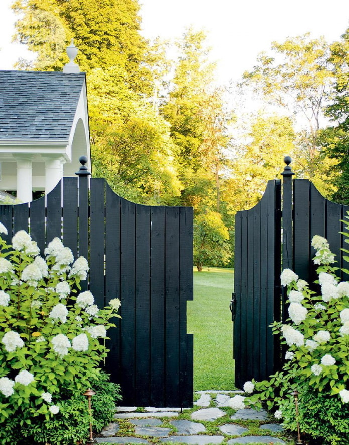 how to decorate a gate