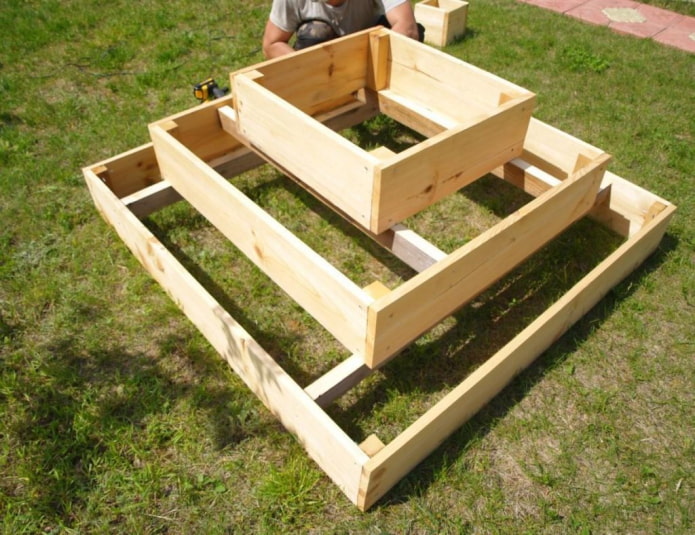 do-it-yourself tree flower bed