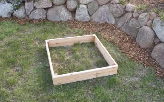 how to assemble a flower bed