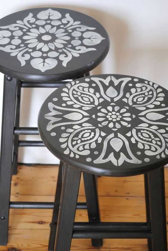 Stencil painting on stools Stencil painting on stools