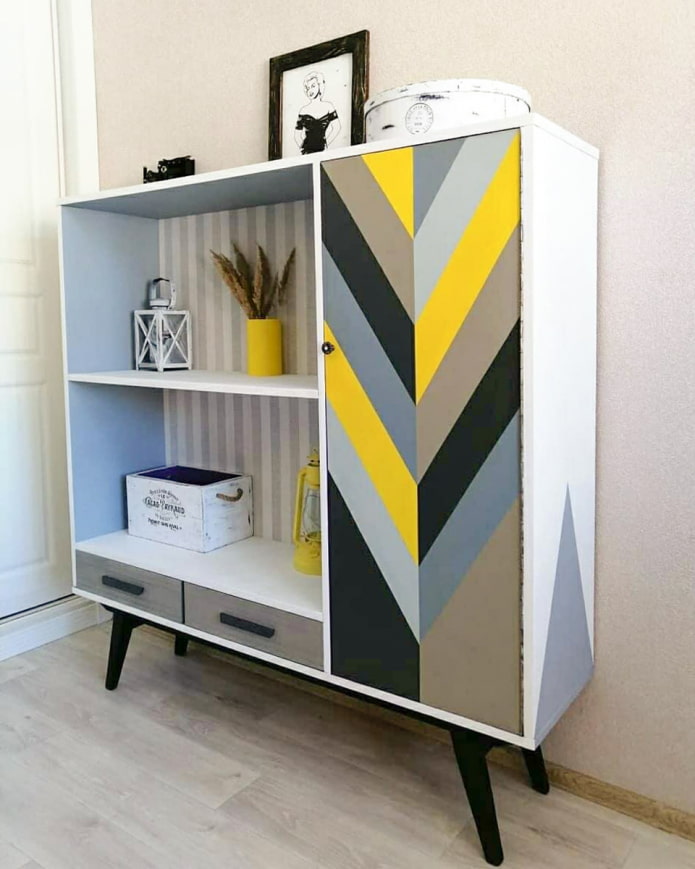 Repainting the brown sideboard Repainting the brown sideboard