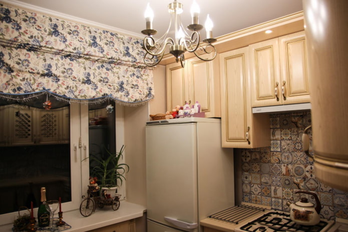 roman blinds for kitchen