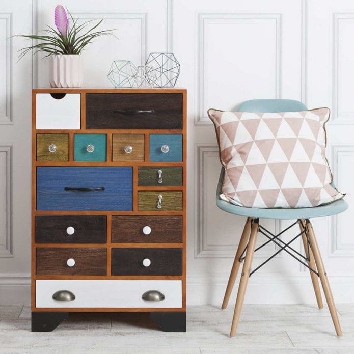 Chest of drawers with different handles