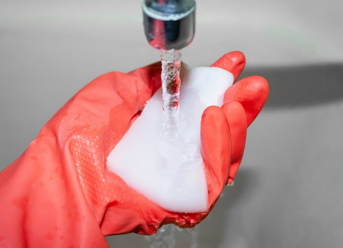 what does the melamine sponge rub