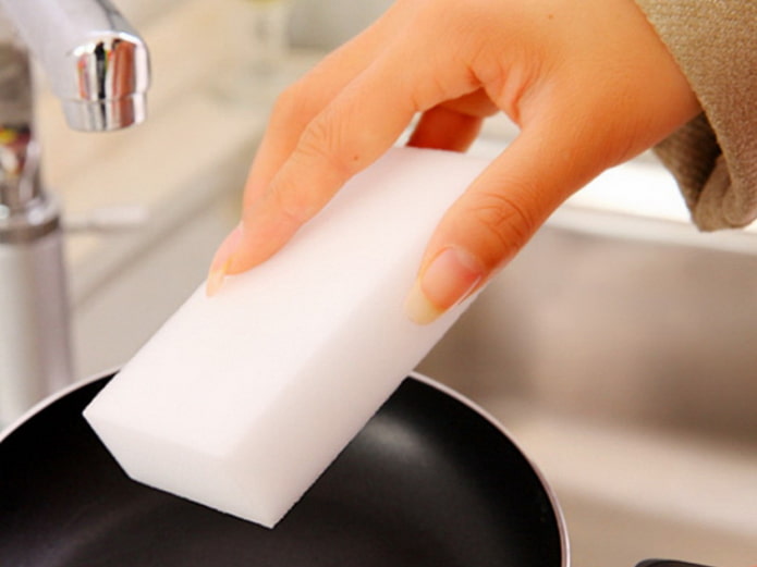 wash dishes with a melamine sponge