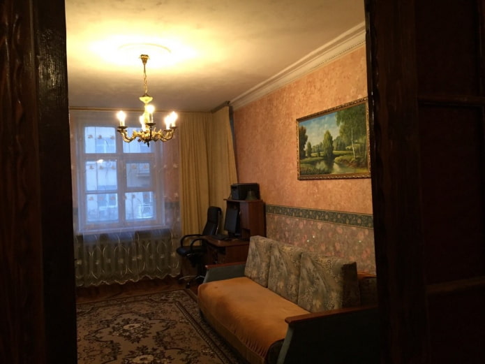 Living room before renovation