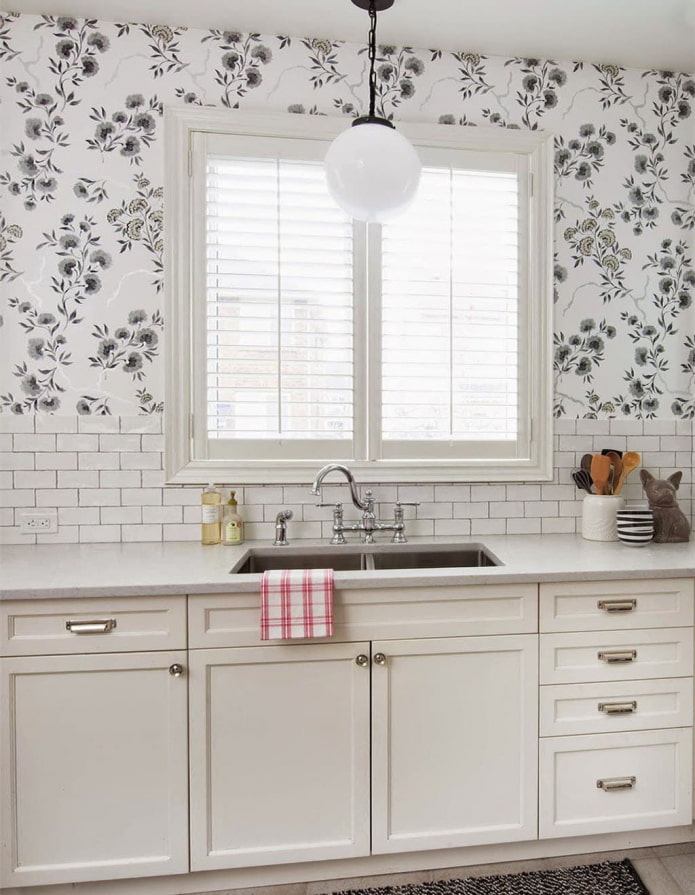 wallpaper with floral pattern