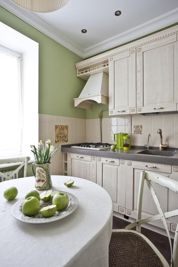 green kitchen in classic style green kitchen in classic style