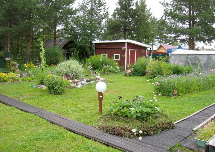 Suburban area with paths from boards