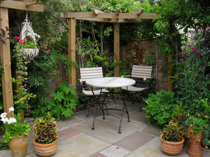 Garden furniture with thin legs Garden furniture with thin legs