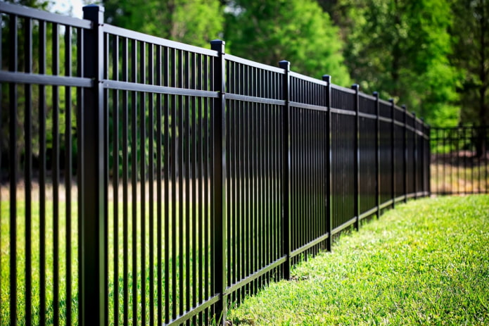 metal picket fence