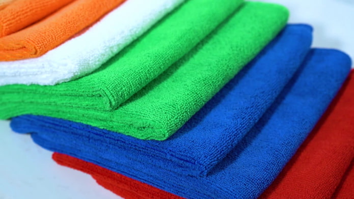 soft cloth for washing the ceiling