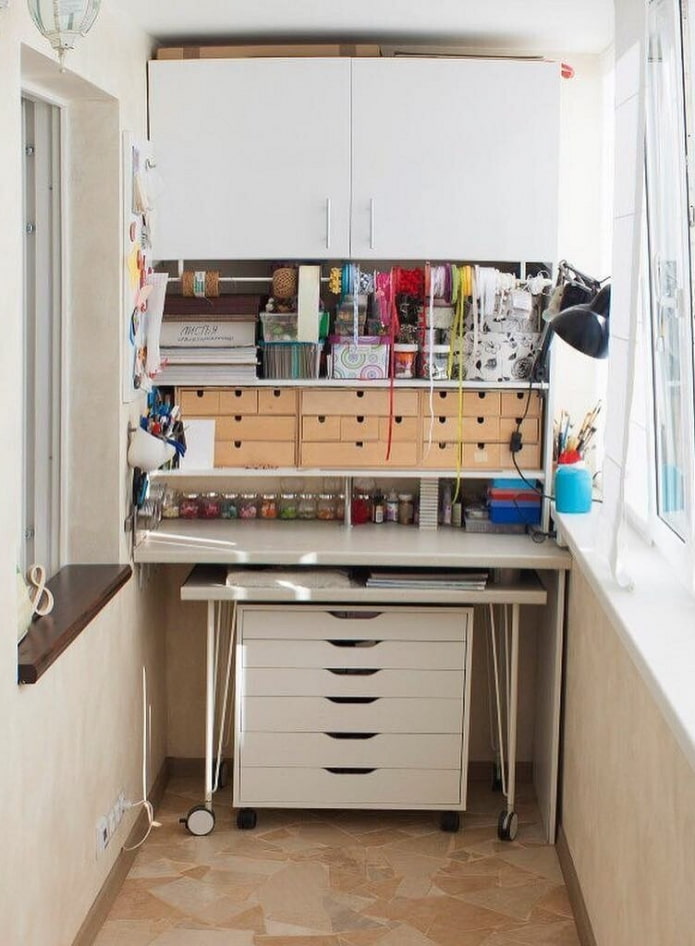 Sewing corner on the loggia
