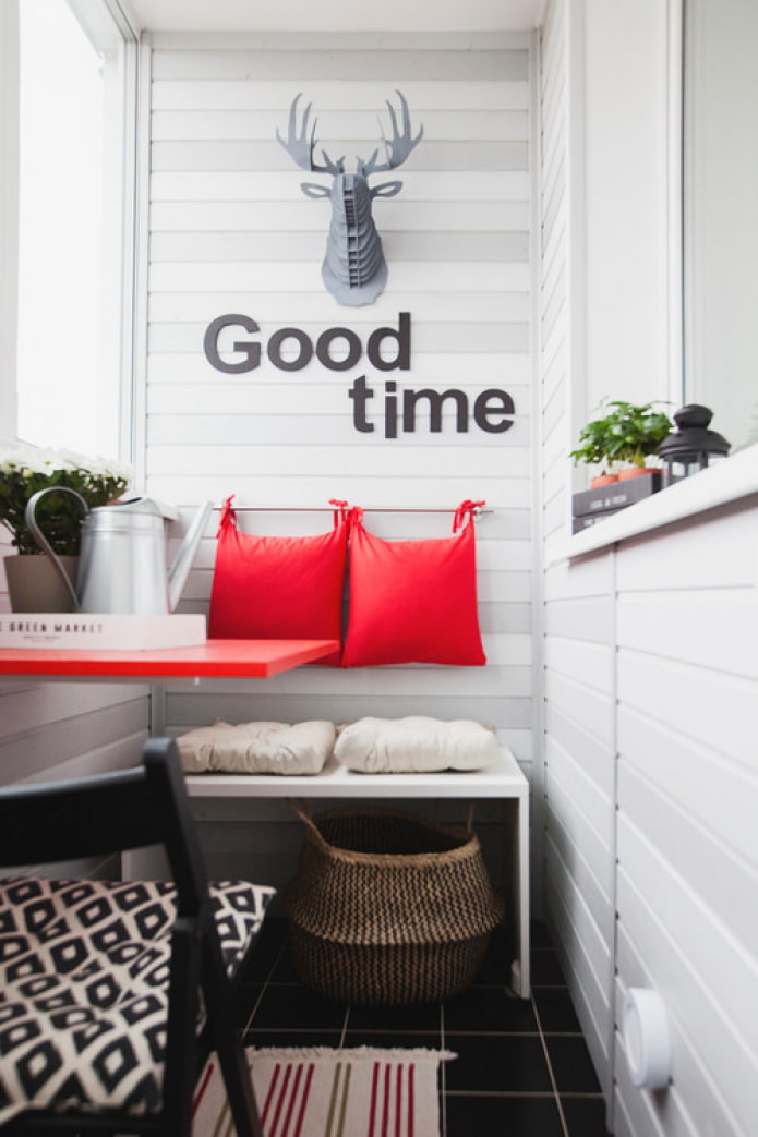 finishing the balcony with clapboard