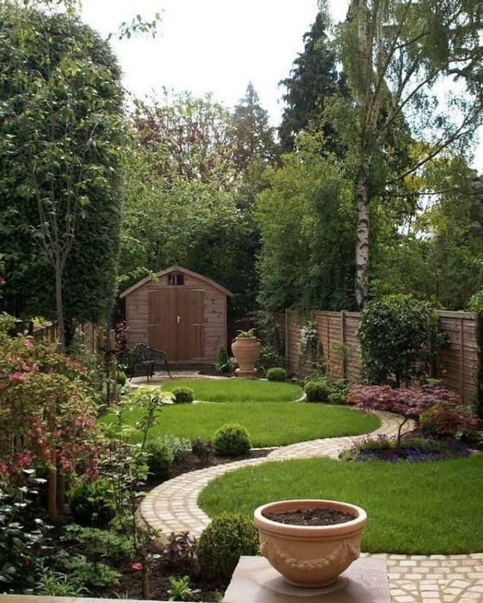 curved paths in the garden