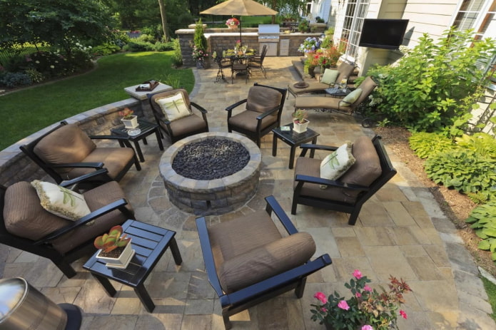 round patio