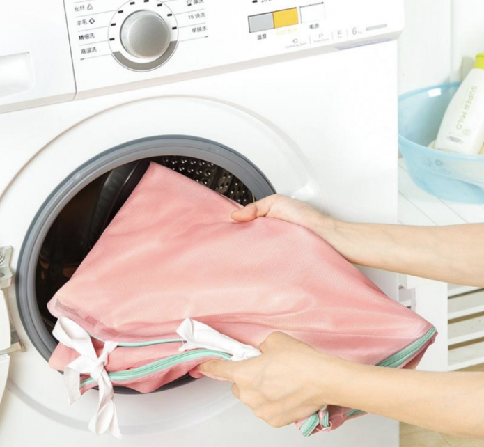 we put the curtains in the machine